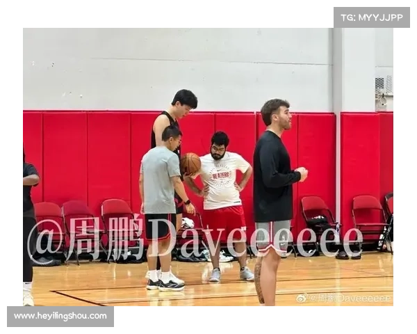 杨瀚森休赛期加练三分投篮 球迷现场直击拉斯维加斯特训画面